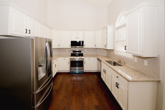 Building Photo - 1424 Shadowbrook Dr