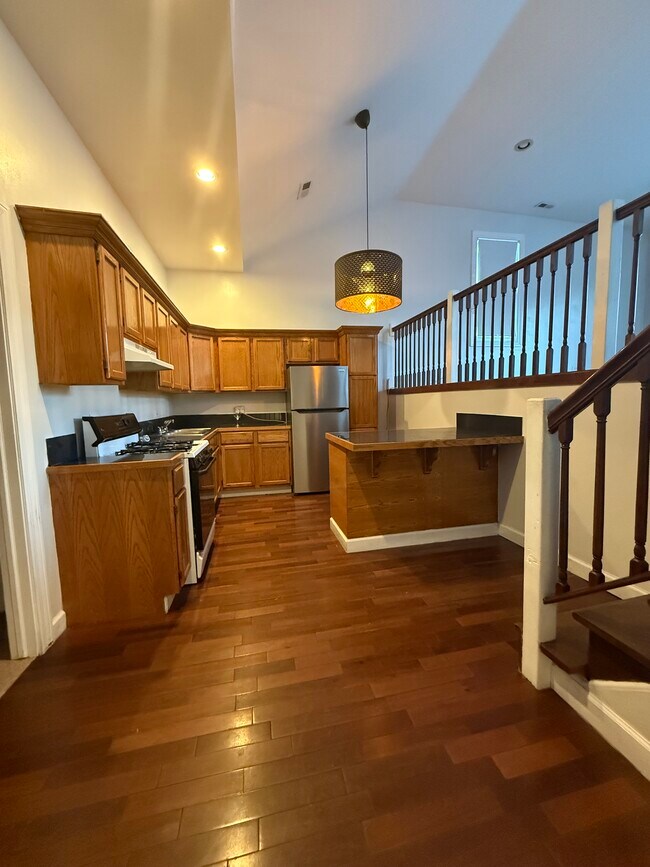 Building Photo - 1647 S Throop St