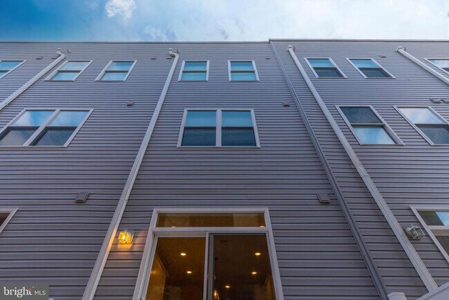 Building Photo - 137 W Huntingdon St