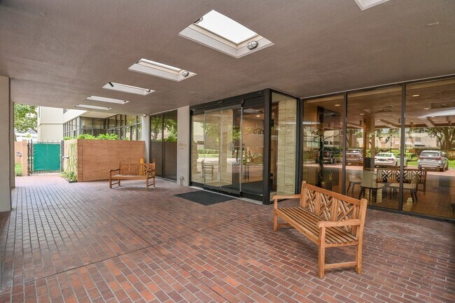 Building Photo - 15 Greenway Plz