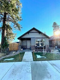 Building Photo - Single level home in Sisters!