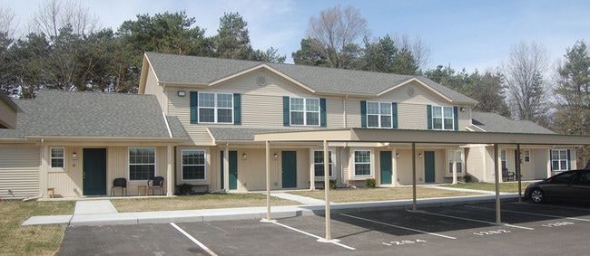 Building Photo - Pine Ridge Apartments