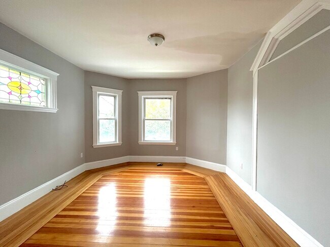 Building Photo - 93 Goddard St