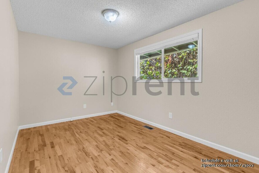 Building Photo - 12805 SW Washington St