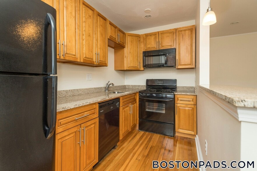 Primary Photo - 138 Highland Ave