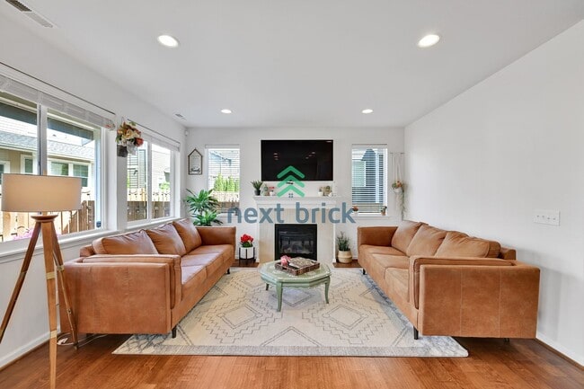 Building Photo - Spacious 4-Bed & 2.5 Bath Single Family Ho...