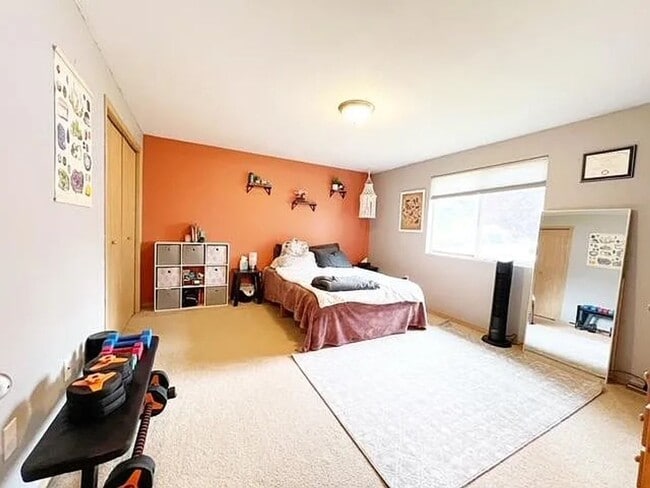 Building Photo - Spacious 3-Bed, 2-Bath Home with Garage – ...