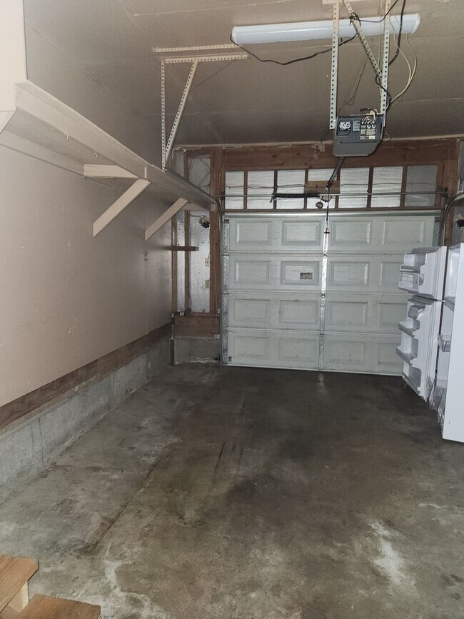 Building Photo - Rambler Available For Rent!!