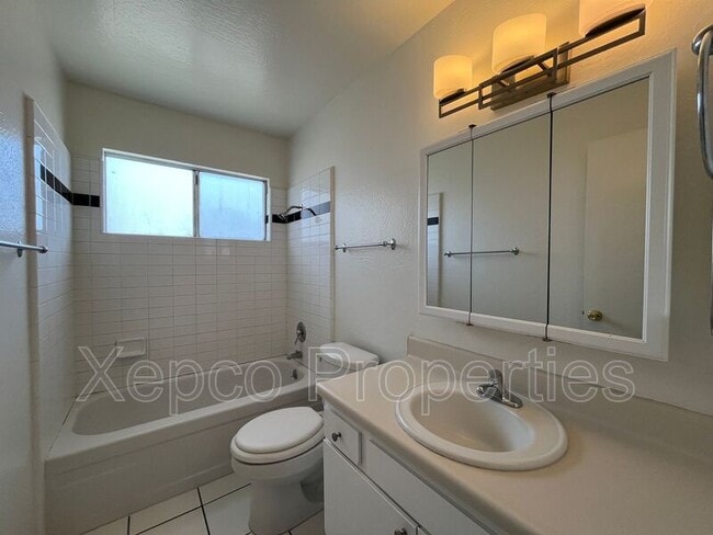 Building Photo - 550 El Cielo Rd