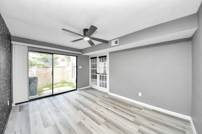 Building Photo - 6281 Ludington Dr