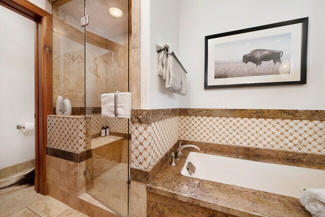 Building Photo - 100 Aspen Ridge Dr