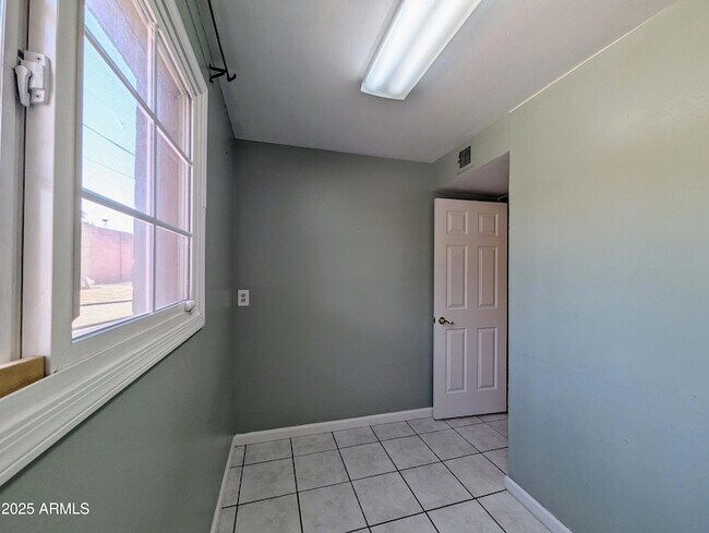 Building Photo - 4019 W San Miguel Ave