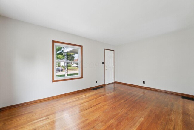 Building Photo - 375 E Royal Forest Blvd