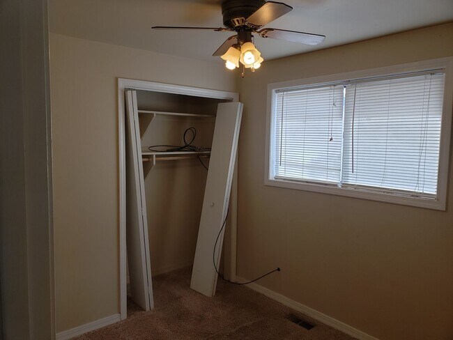 Building Photo - Available NOW - North End 3 bed 2 bath with a Fenced Yard