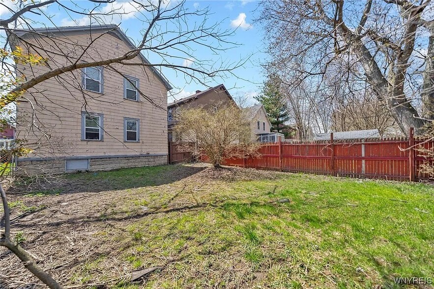 Building Photo - 70 Houston St