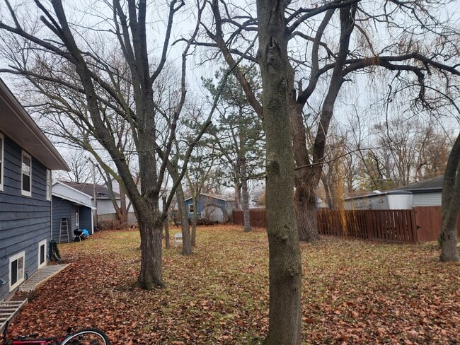 Building Photo - 1325 N Glenview Ct