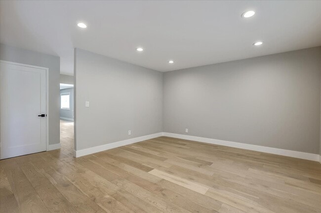 Building Photo - 406 Central Ave