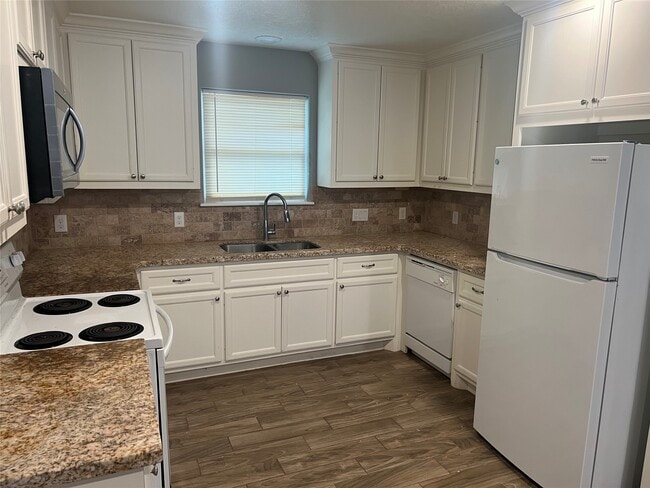 Building Photo - 2375 Virginia Ct