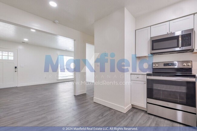 Building Photo - North Salt Lake 2 BD 1 BA Only $500 Deposi...