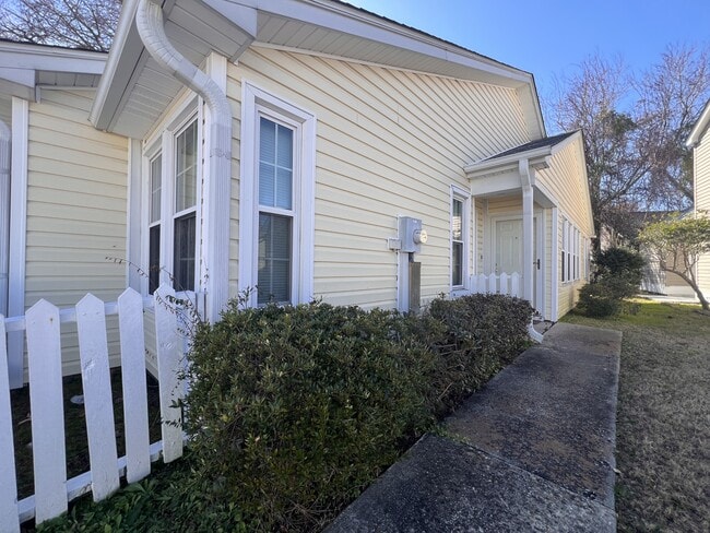 Building Photo - 117 Whitehaven Ct