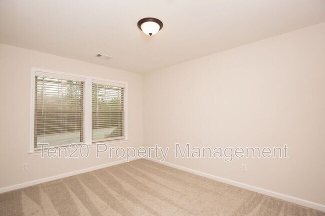 Building Photo - 9843 N Ivy Park Dr