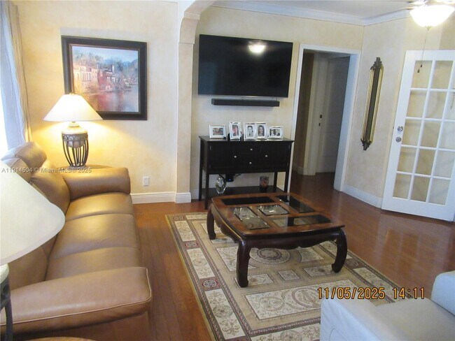 Building Photo - 800 NE 6th St