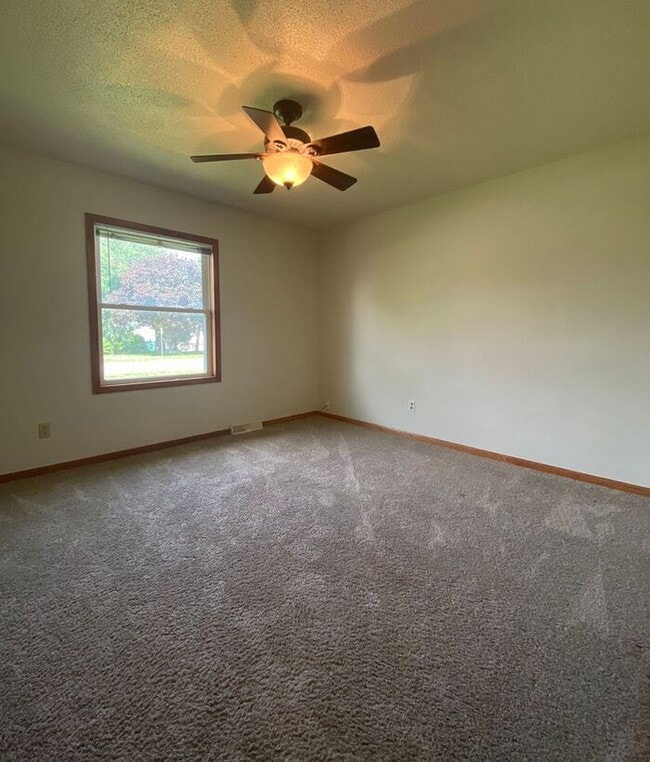 Building Photo - $1,450 | 2 Bedroom, 1 Bathroom House | Pet Friendly* | Available for July 1st, 2026 Move In!