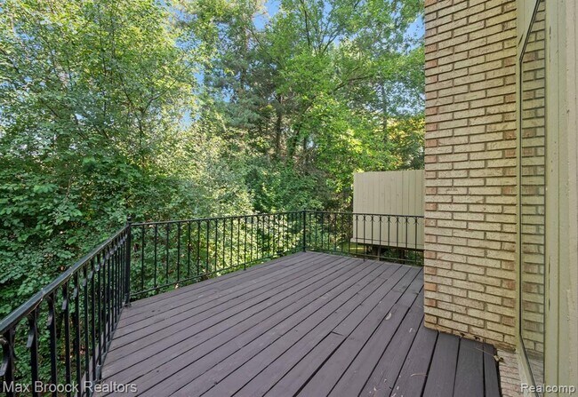 Building Photo - 1125 Meadowglen Ct