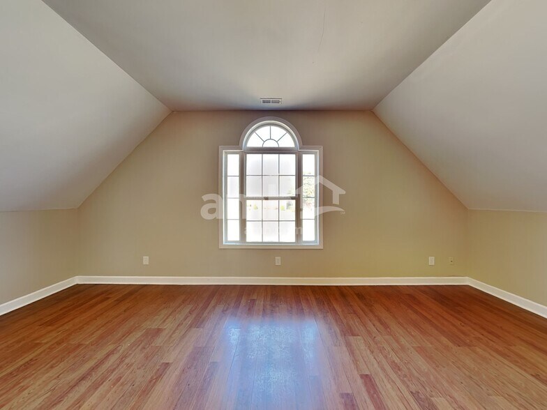 Building Photo - 103 Ridgeview Trce