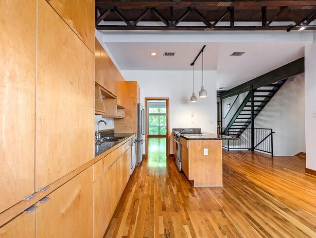 Building Photo - 444 Oxford St