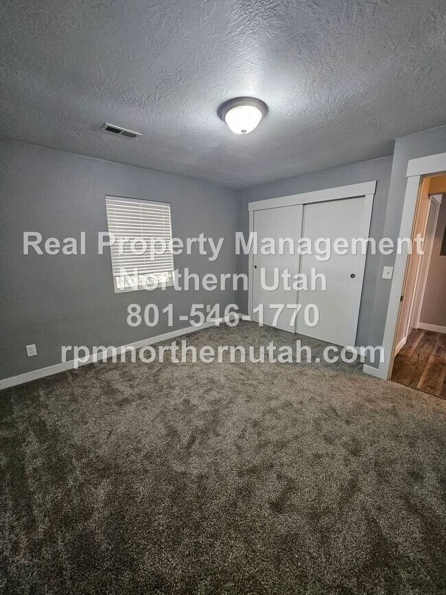 Building Photo - 902 Sullivan Dr