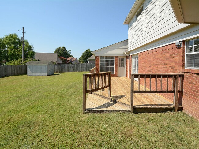 Building Photo - 5 Bed, 3.5 bath over 3300 square feet with 2 master suites near Hacks Cross and 385
