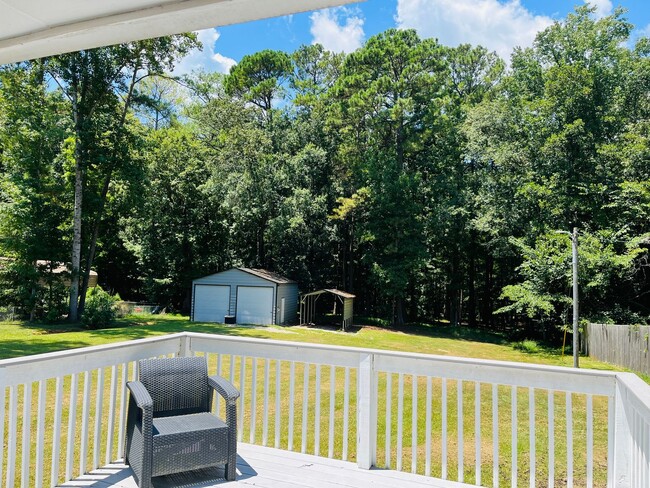 Building Photo - Beautiful 3 bedroom, 3 bathroom with large...