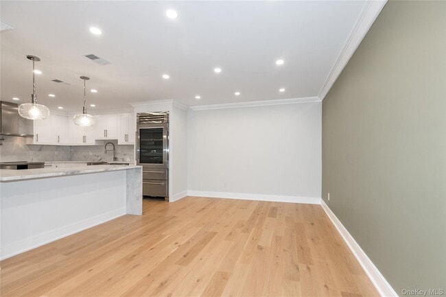 Building Photo - 18 Acorn Ponds Dr