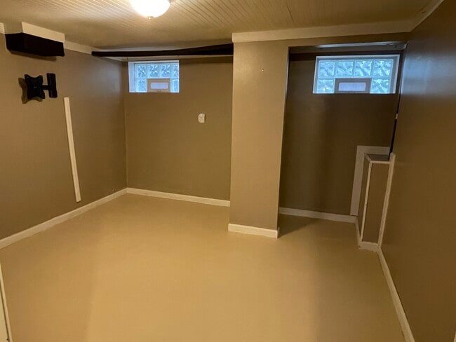 Building Photo - 111 S Edgewood Ave