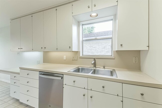 Building Photo - 8419 Stroud Dr