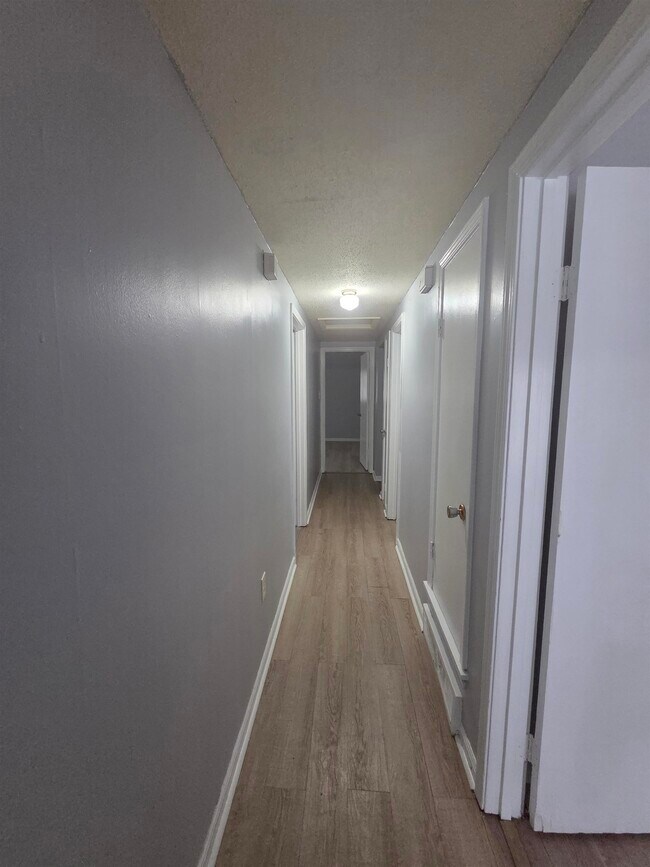 Building Photo - 3347 Clearbrook St