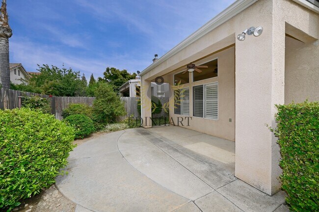 Building Photo - 3750 W Vincent Ln