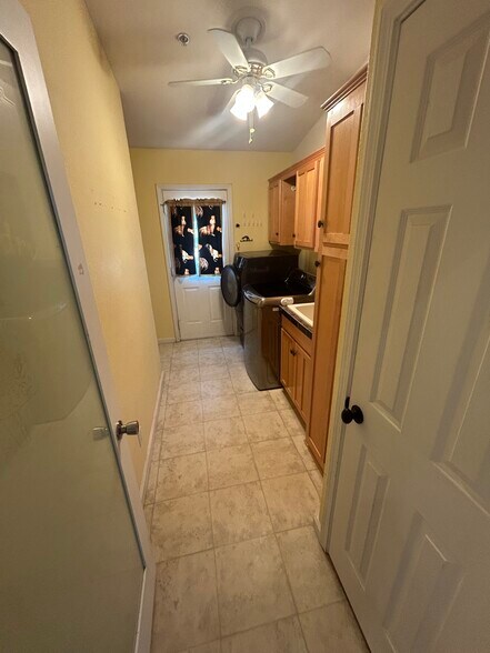 Laundry Room - 9385 Burchell Rd