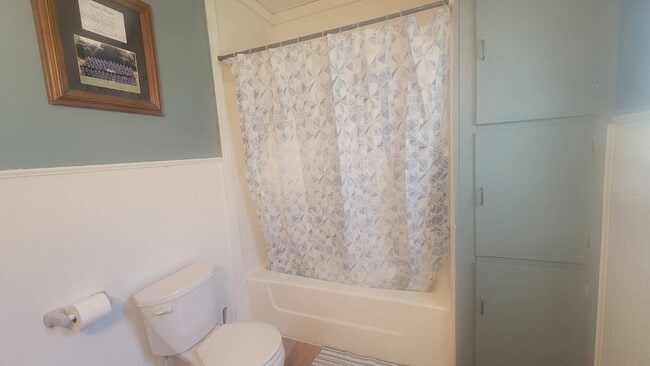 Building Photo - 1020 5th St