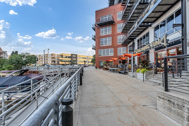 Building Photo - 106 W Seeboth St