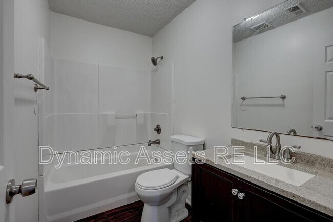 Building Photo - 2008 John F Kennedy St