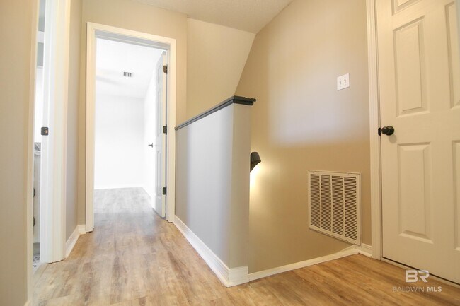 Building Photo - 7943 Audubon Dr