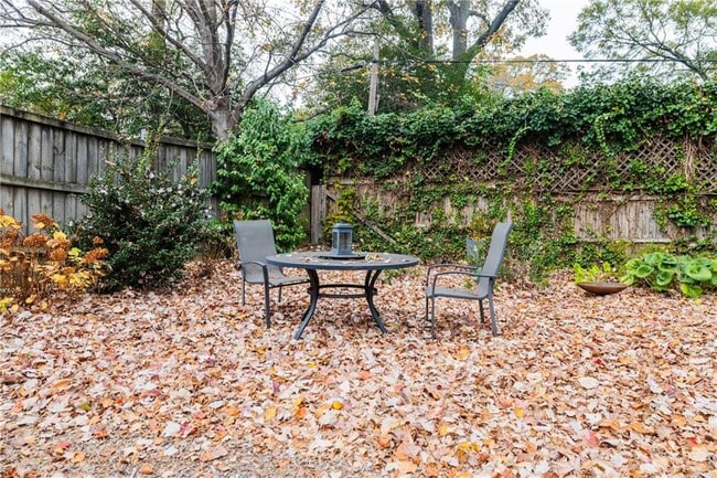 Building Photo - 360 8th St NE