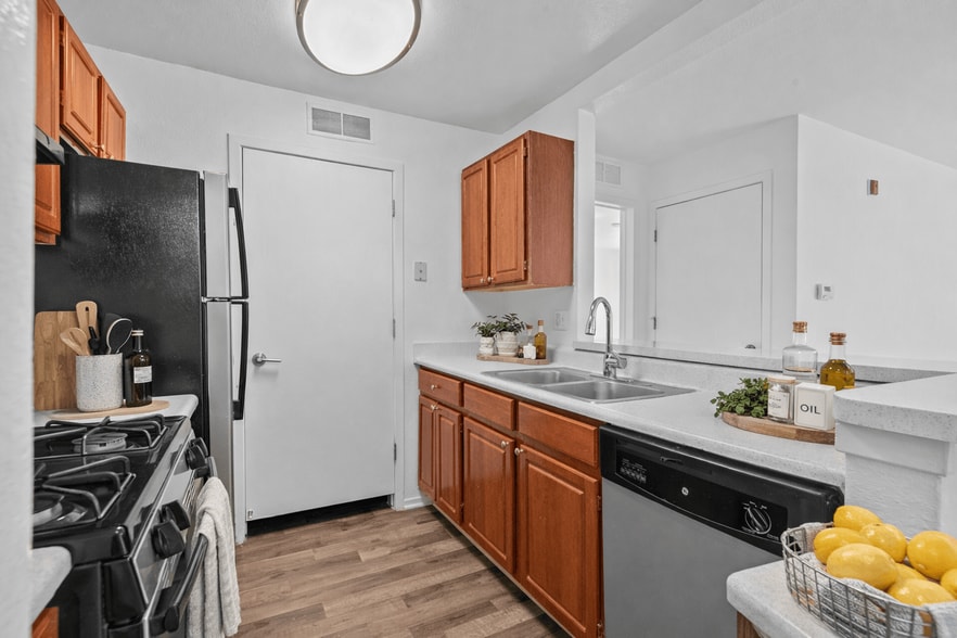 Building Photo - Canton Club Apartments - Canton, MI