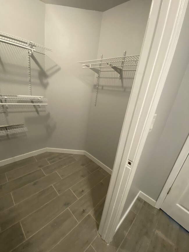 Walk-in Closet - 1002 E 7th Ct