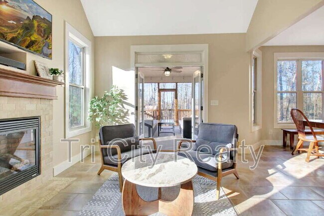 Building Photo - 175 Ridgeway Ct