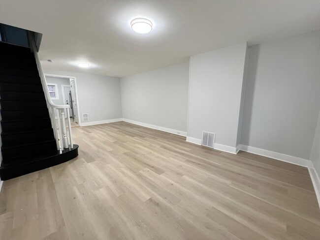 Building Photo - Gorgeous 3b/1b House in South Philly! Section 8 Only