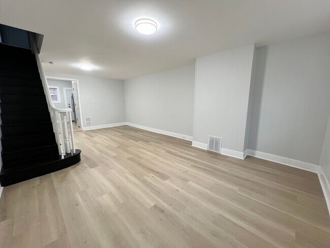 Building Photo - Newly Remodeled 3b/1b House in South Philly! Section 8 Only