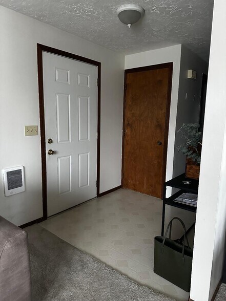 Building Photo - 337 NW Bailey Ave